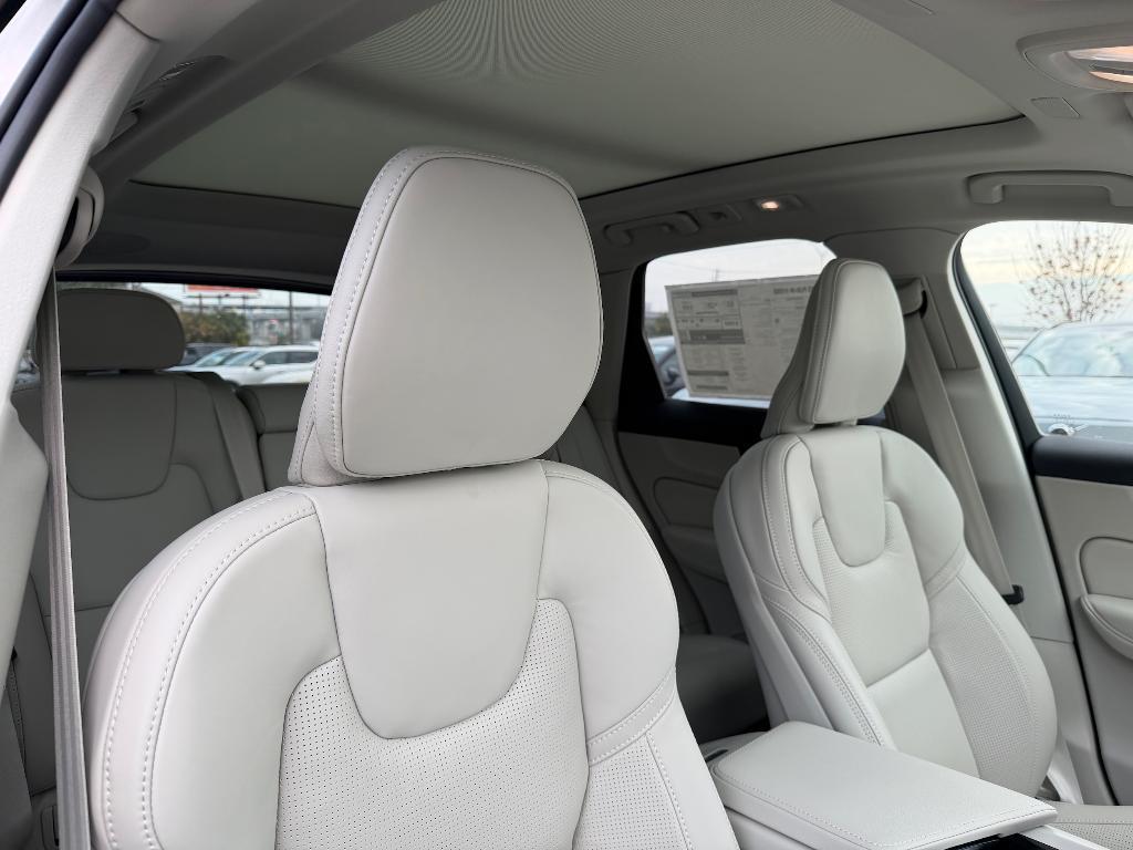 new 2026 Volvo XC60 Plug-In Hybrid car, priced at $75,235