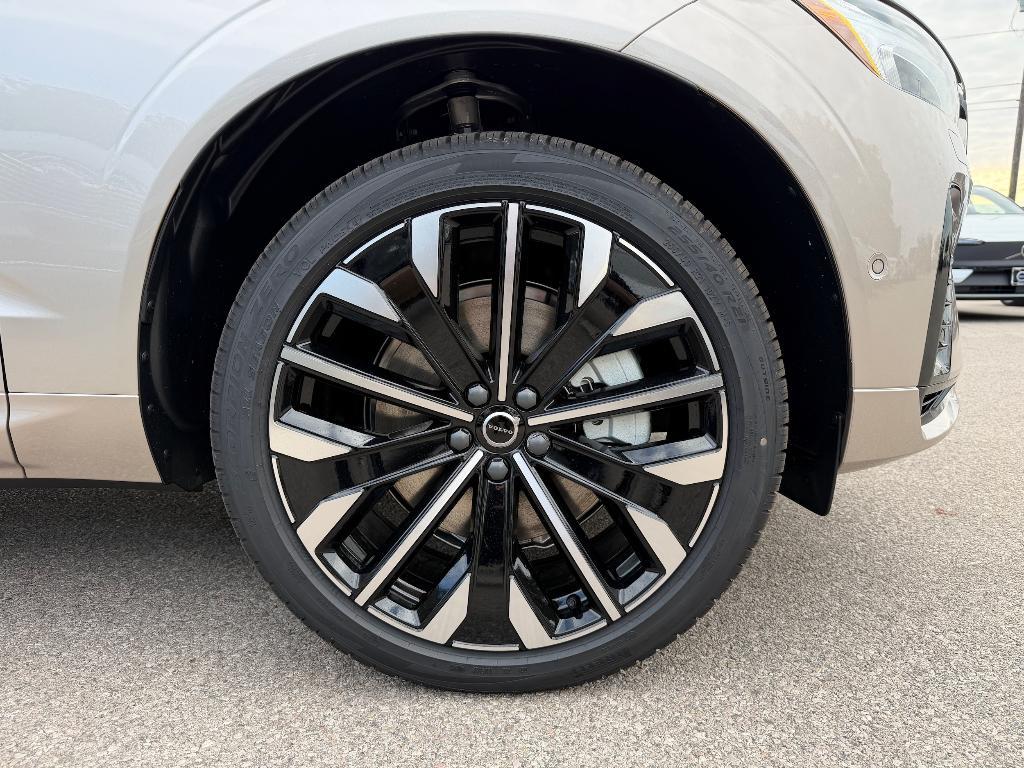 new 2026 Volvo XC60 Plug-In Hybrid car, priced at $75,235