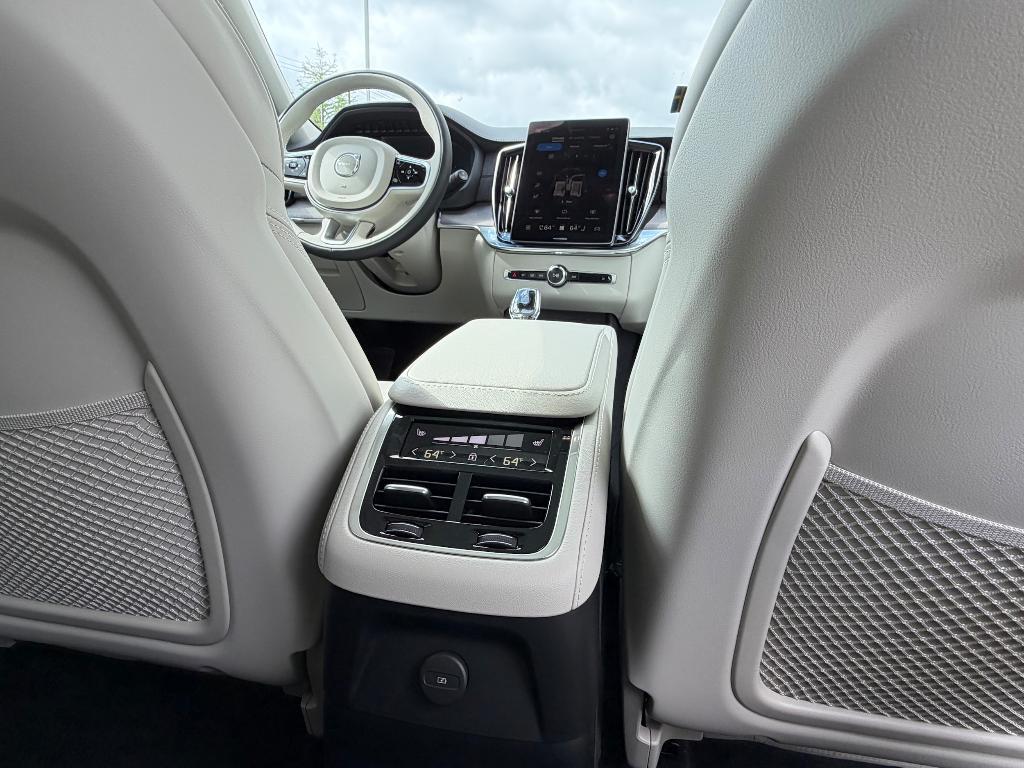 new 2026 Volvo XC90 Plug-In Hybrid car, priced at $85,113