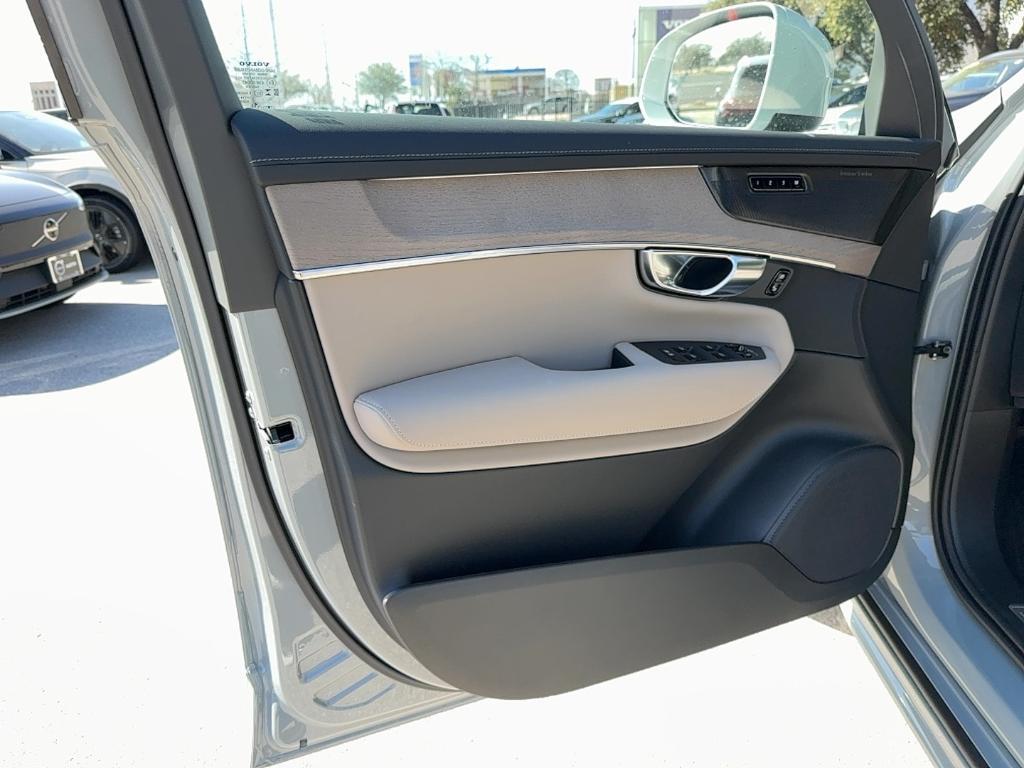 new 2026 Volvo XC90 Plug-In Hybrid car, priced at $83,325