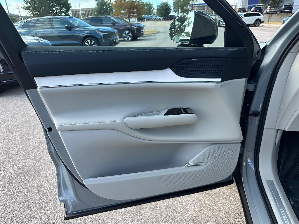 new 2025 Volvo EX90 car, priced at $88,680