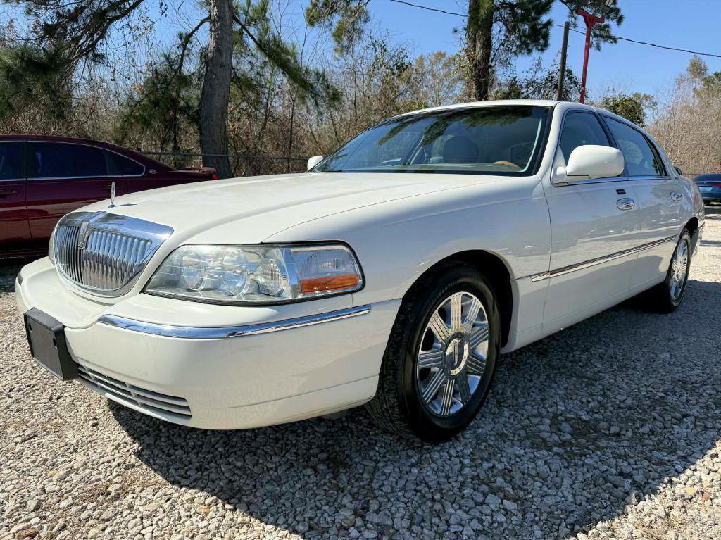 used 2004 Lincoln Town Car car, priced at $8,975