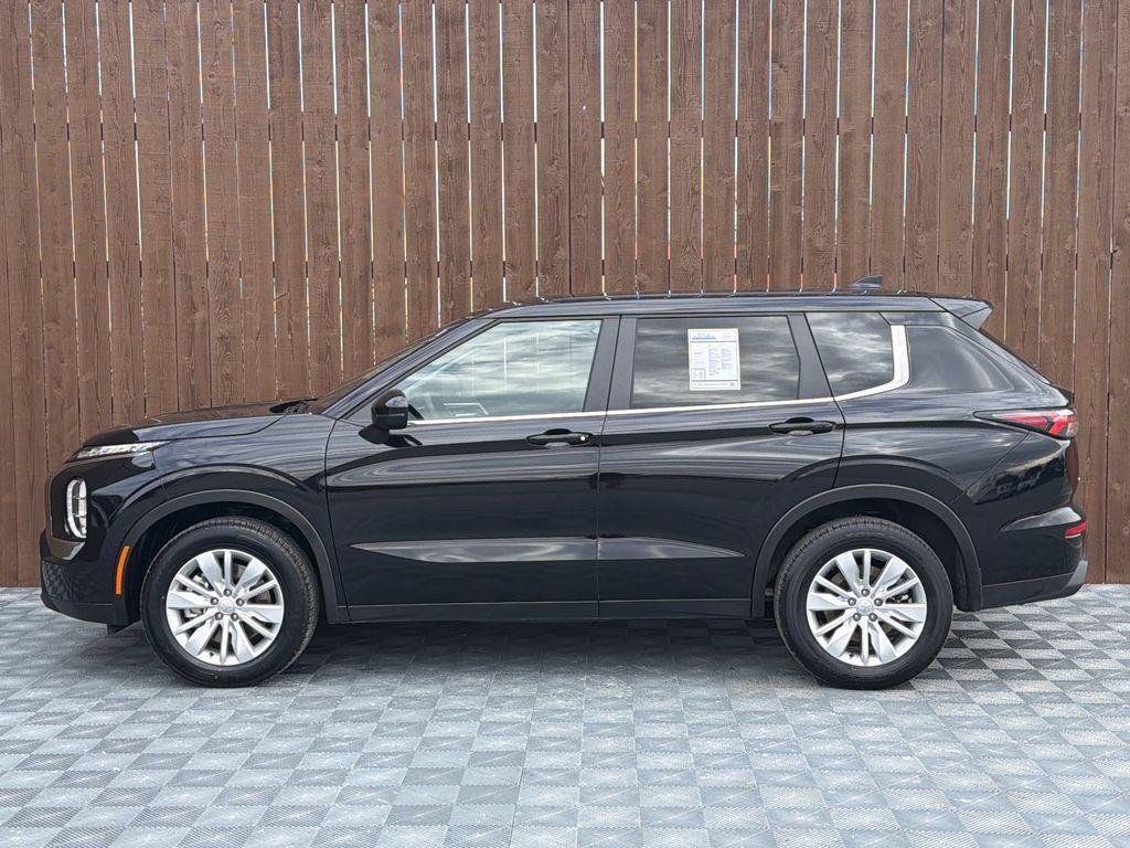 used 2025 Mitsubishi Outlander car, priced at $24,860