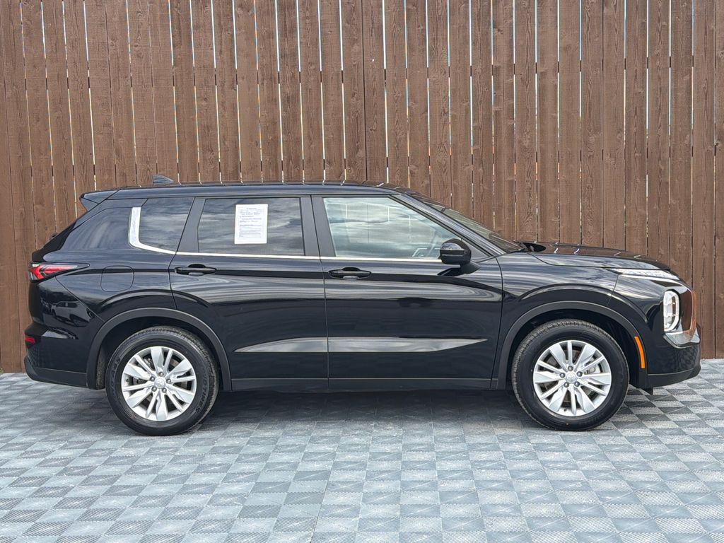 used 2025 Mitsubishi Outlander car, priced at $24,860