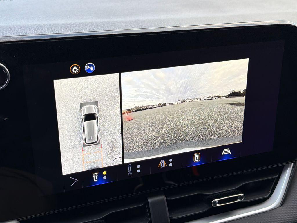 used 2025 Chevrolet Equinox car, priced at $27,624