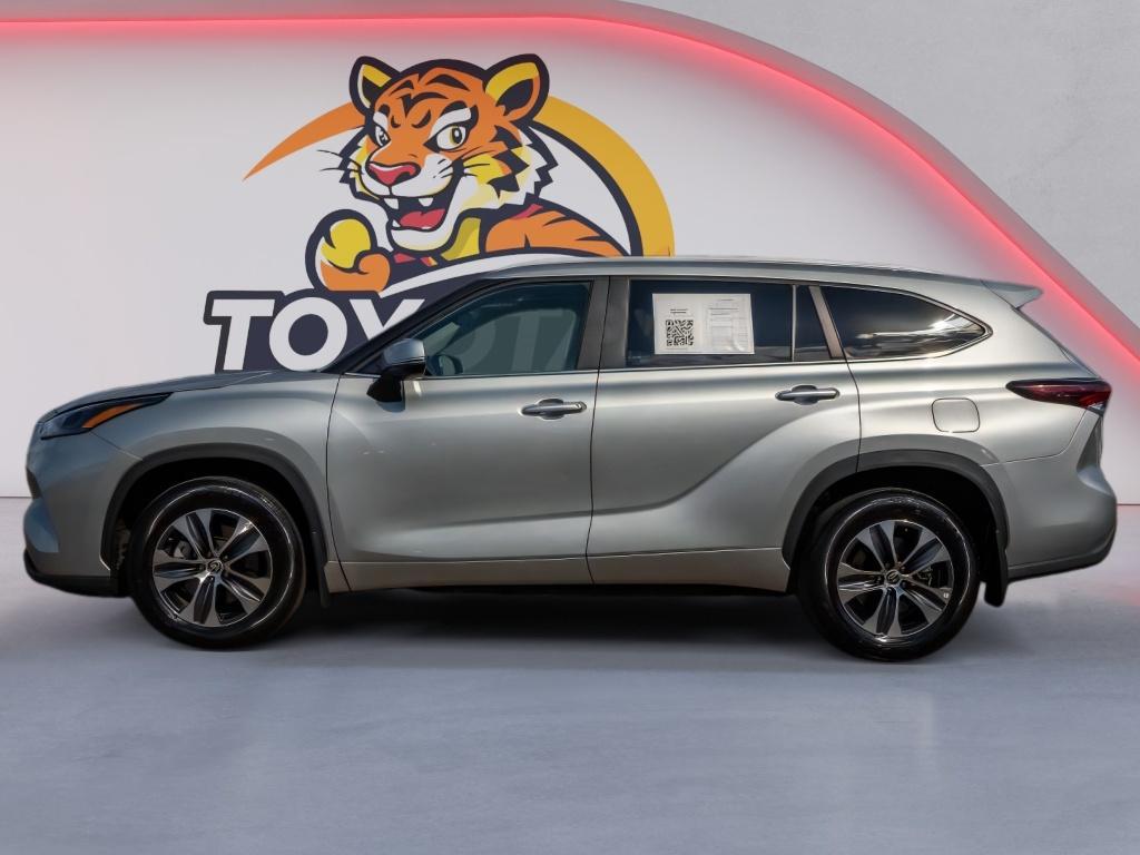 used 2025 Toyota Highlander car, priced at $45,859