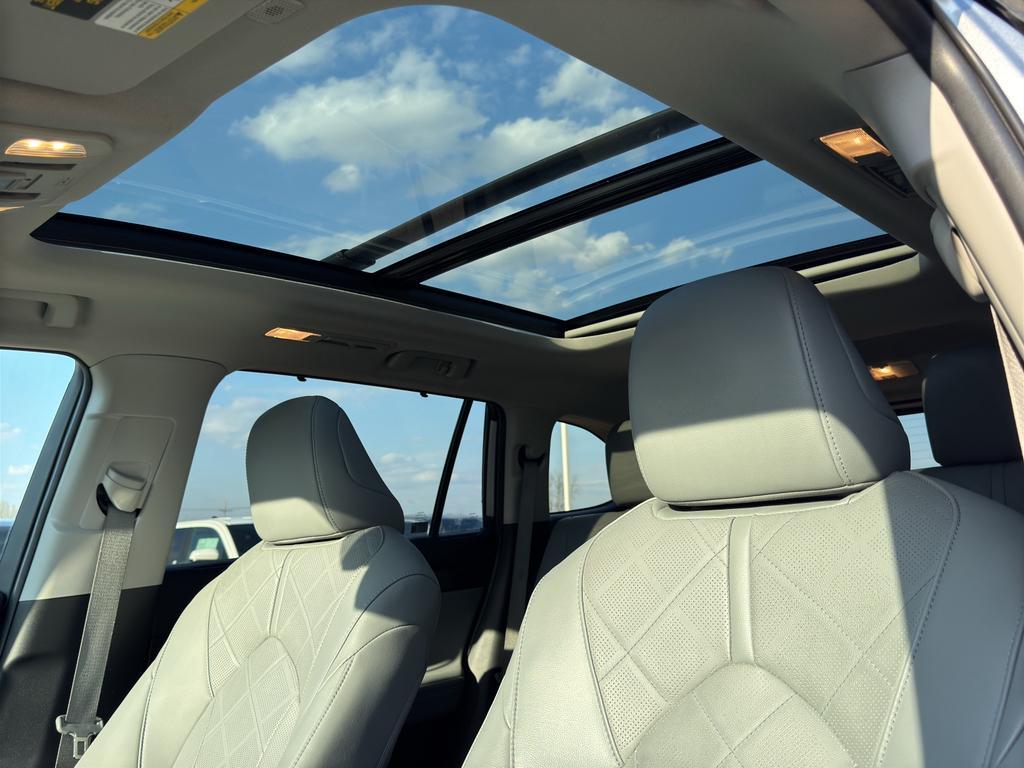 used 2023 Toyota Highlander Hybrid car, priced at $40,157