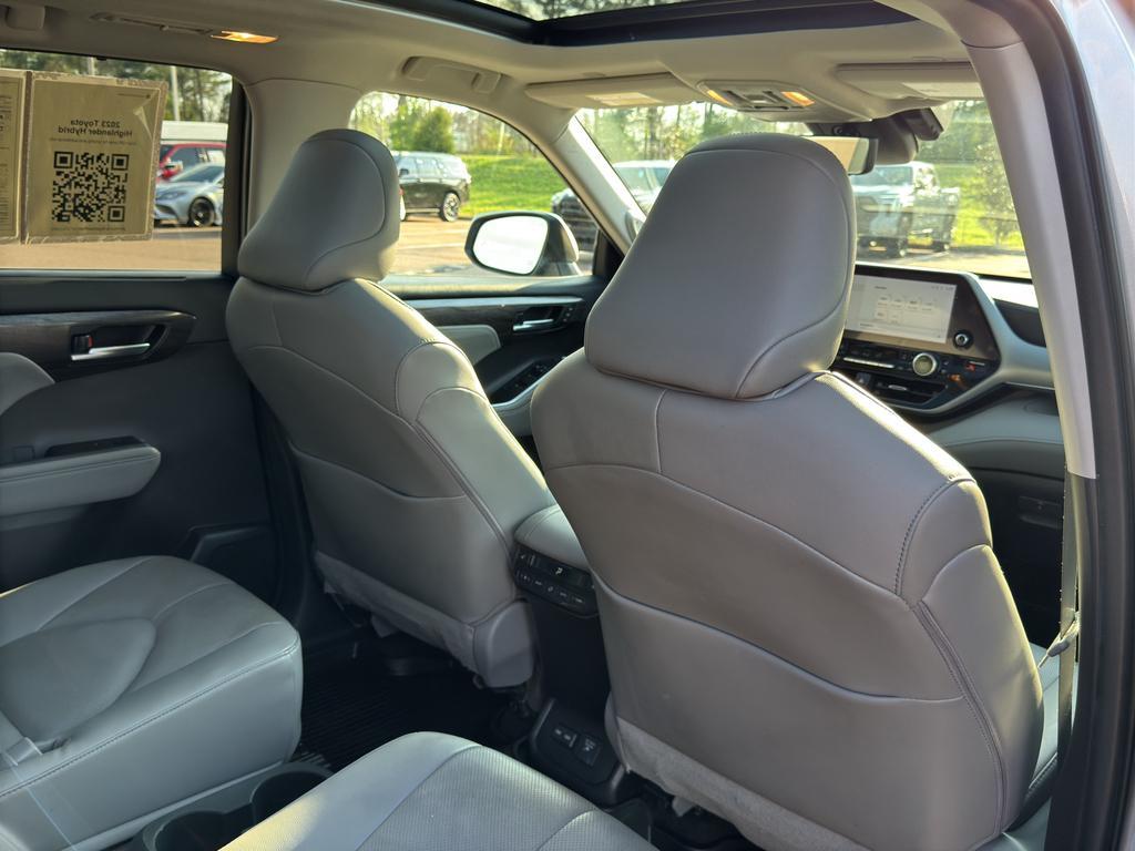 used 2023 Toyota Highlander Hybrid car, priced at $40,157