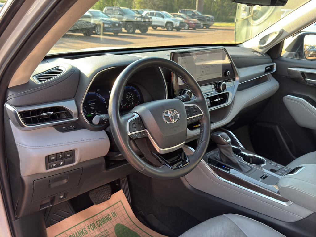 used 2023 Toyota Highlander Hybrid car, priced at $40,157