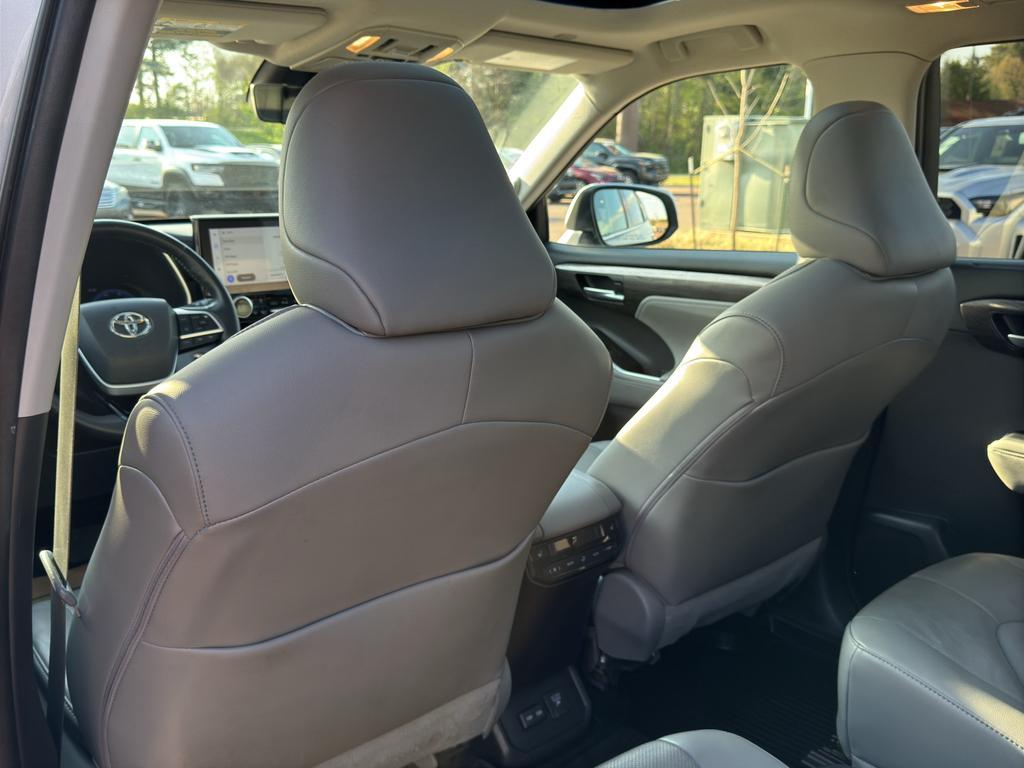 used 2023 Toyota Highlander Hybrid car, priced at $40,157