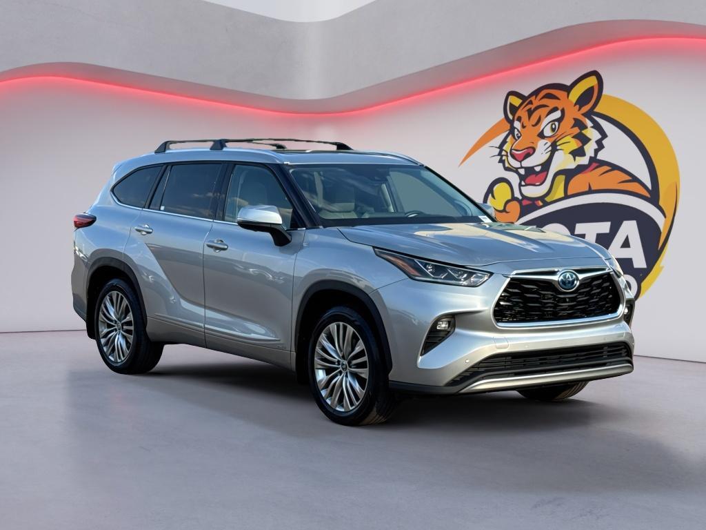 used 2023 Toyota Highlander Hybrid car, priced at $40,157