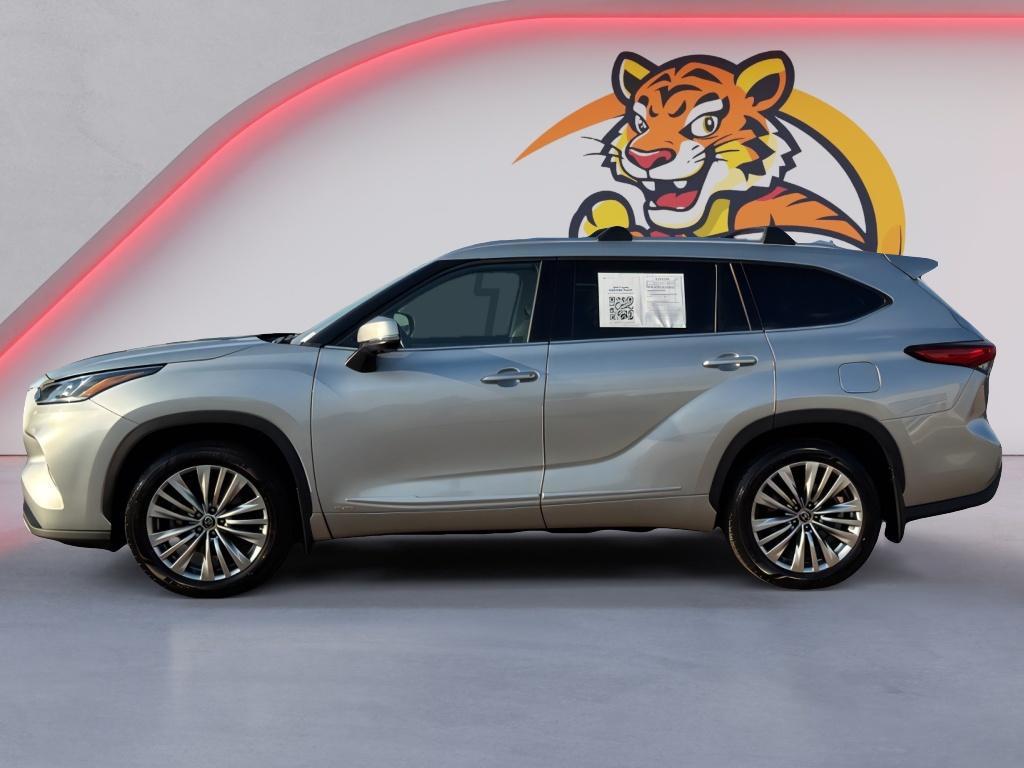 used 2023 Toyota Highlander Hybrid car, priced at $40,157