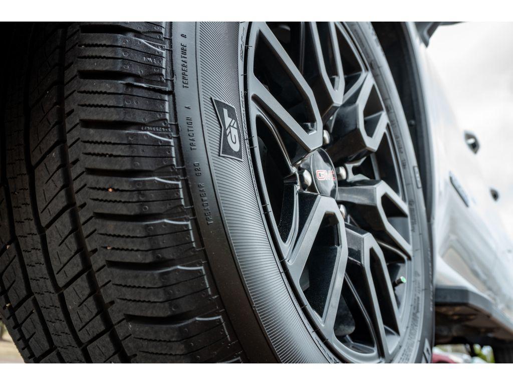 used 2024 GMC Sierra 1500 car, priced at $43,262