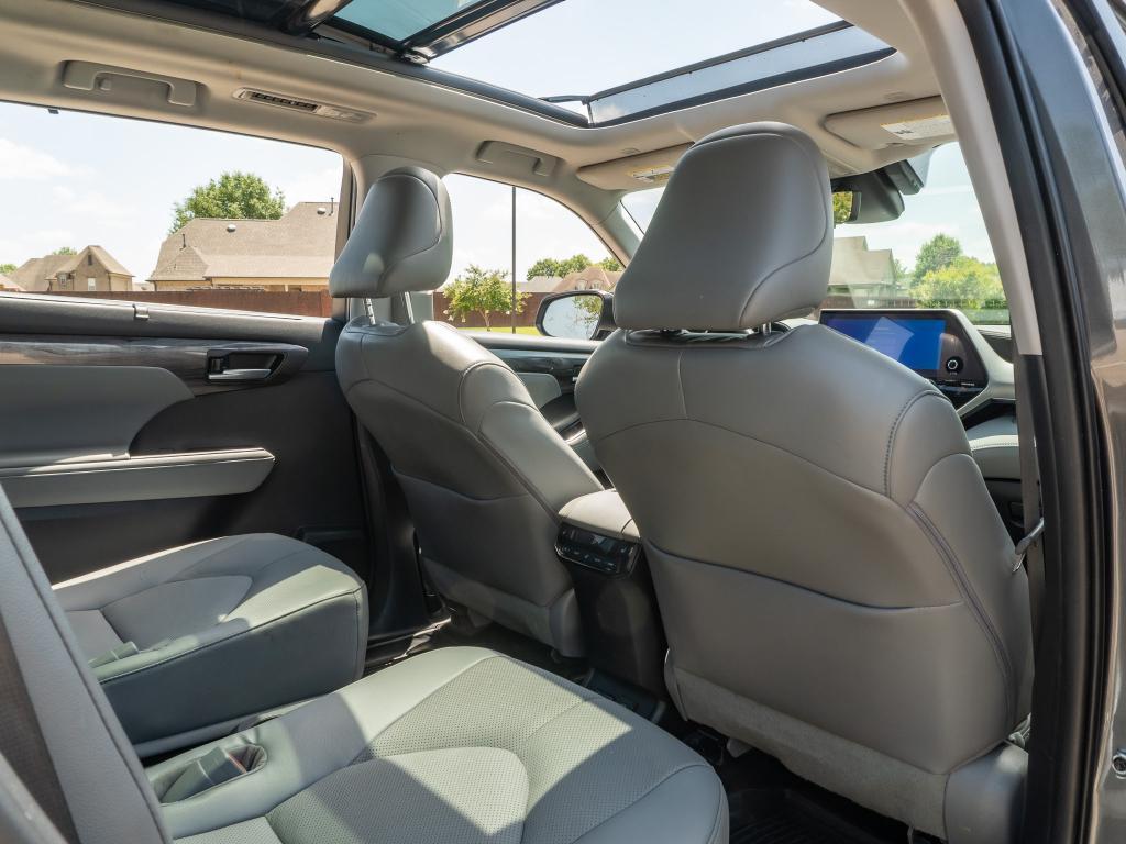 used 2023 Toyota Highlander car, priced at $42,628
