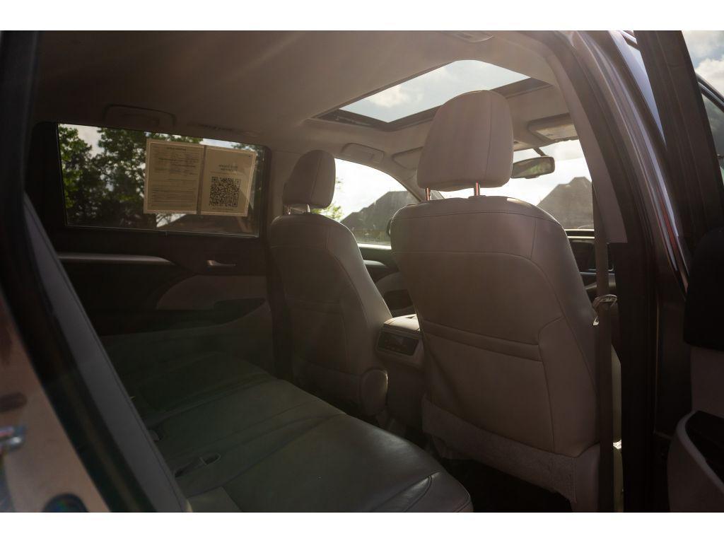 used 2015 Toyota Highlander car, priced at $16,711