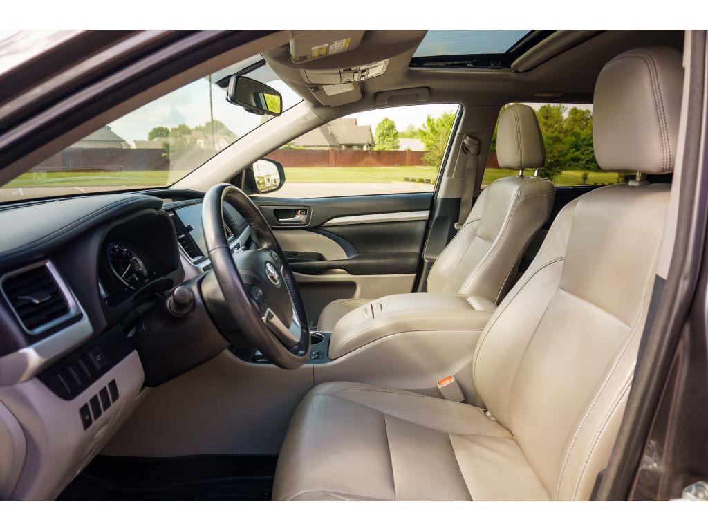 used 2015 Toyota Highlander car, priced at $16,711