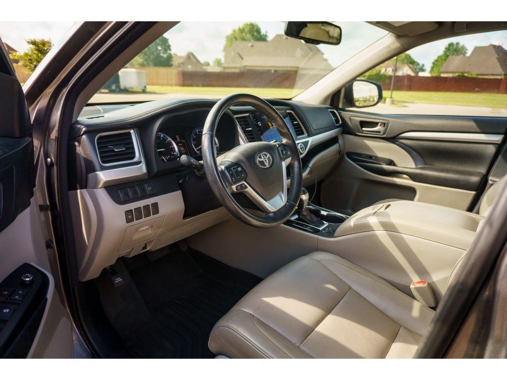 used 2015 Toyota Highlander car, priced at $16,711