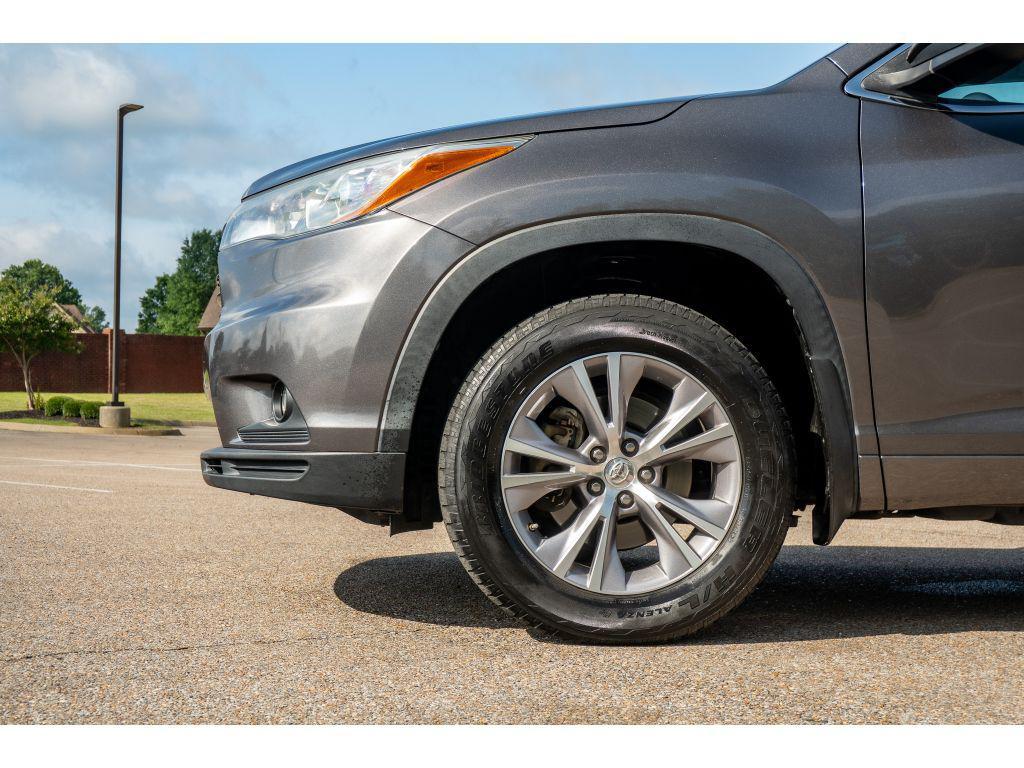 used 2015 Toyota Highlander car, priced at $16,711