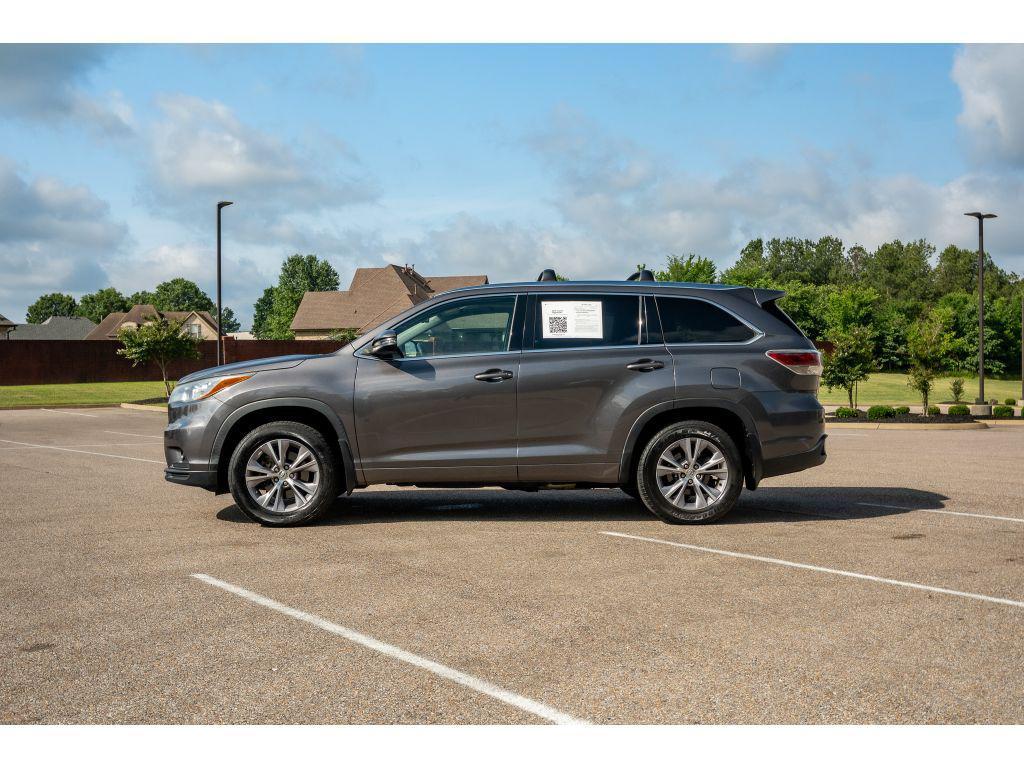 used 2015 Toyota Highlander car, priced at $16,711