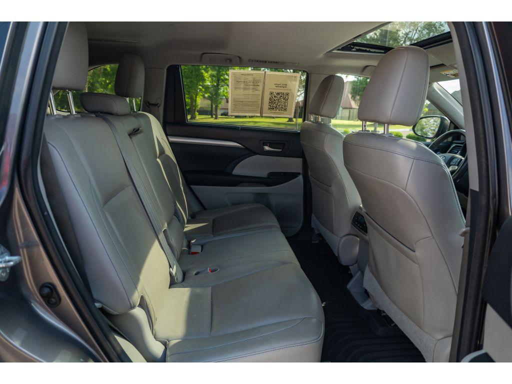 used 2015 Toyota Highlander car, priced at $16,711