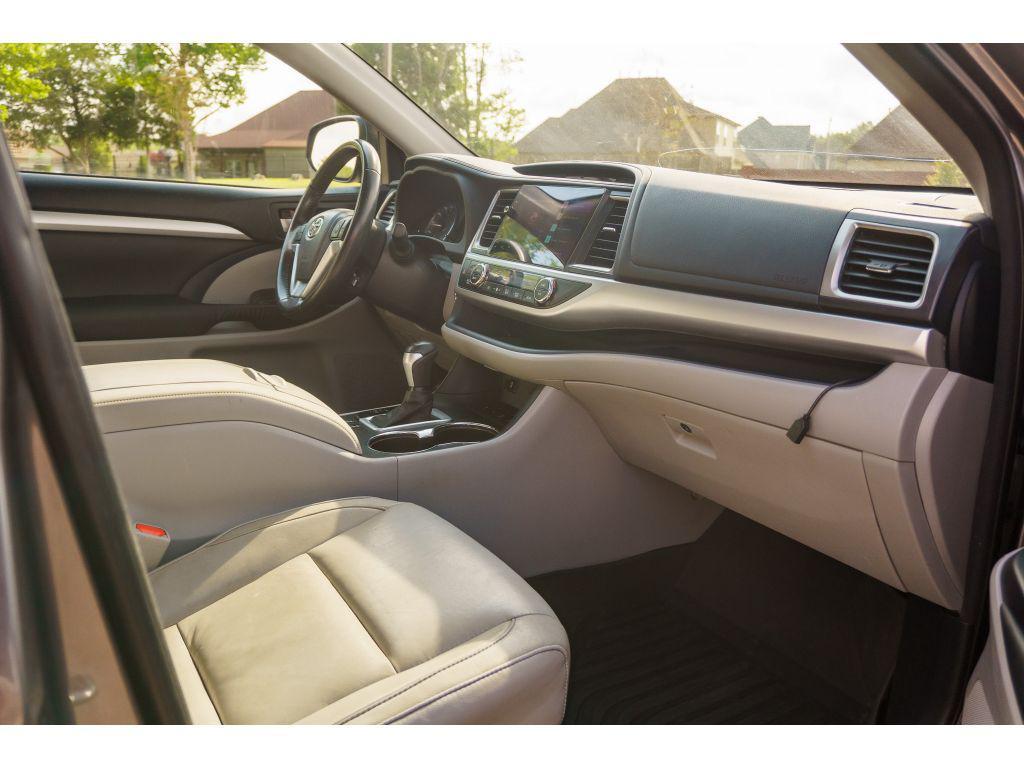 used 2015 Toyota Highlander car, priced at $16,711
