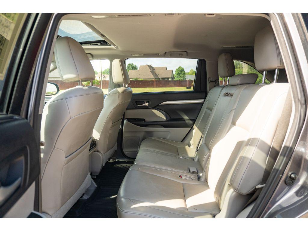 used 2015 Toyota Highlander car, priced at $16,711