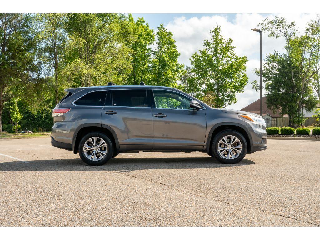 used 2015 Toyota Highlander car, priced at $16,711