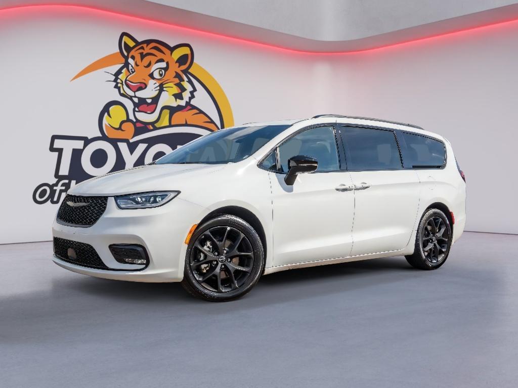 used 2025 Chrysler Pacifica car, priced at $34,932