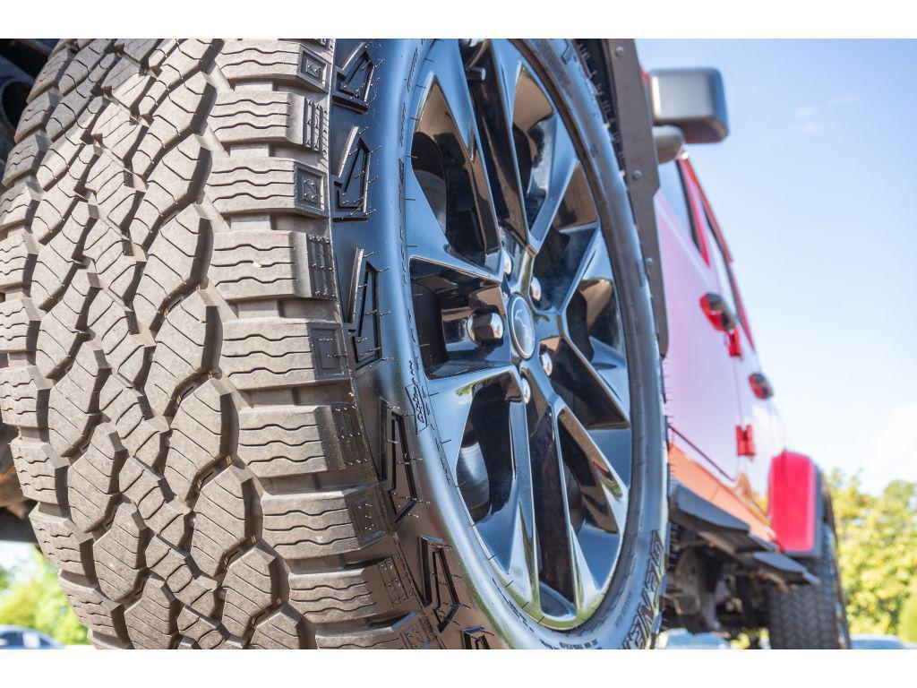 used 2025 Jeep Gladiator car, priced at $39,312