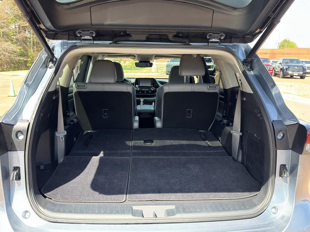 used 2021 Toyota Highlander car, priced at $26,742