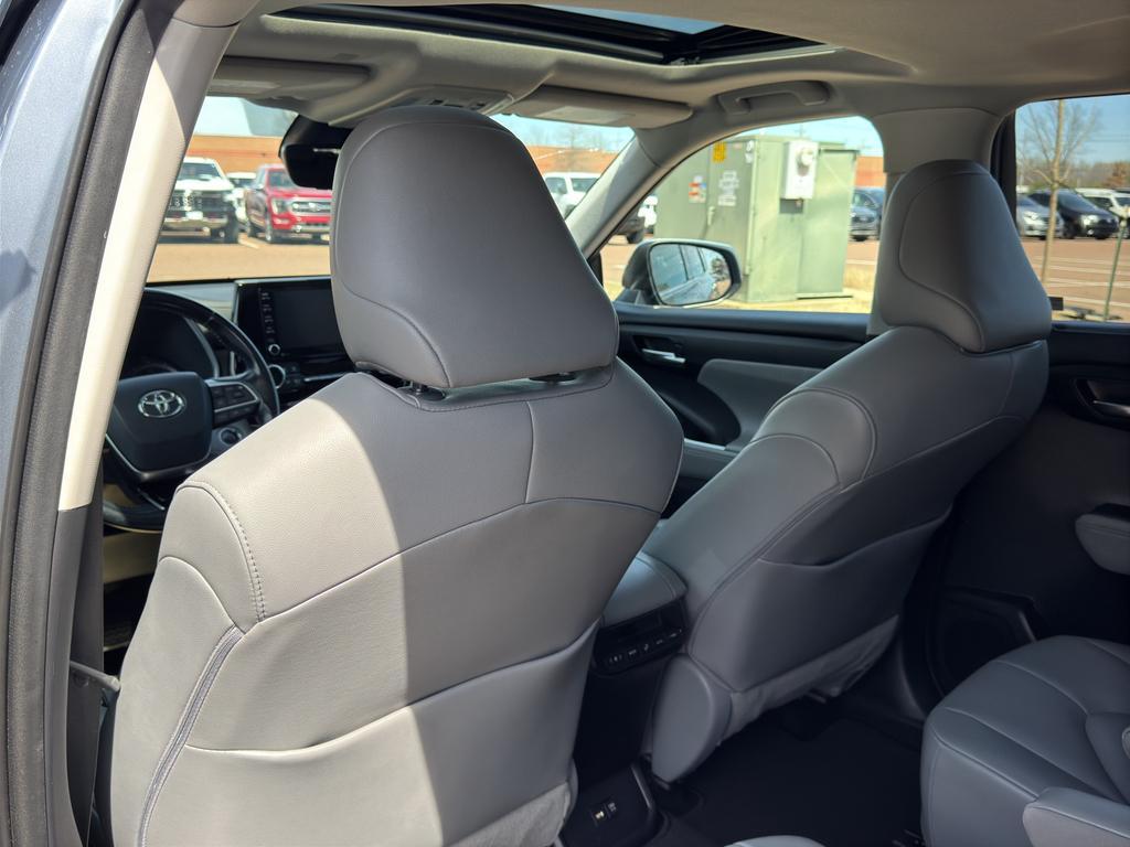 used 2021 Toyota Highlander car, priced at $26,742