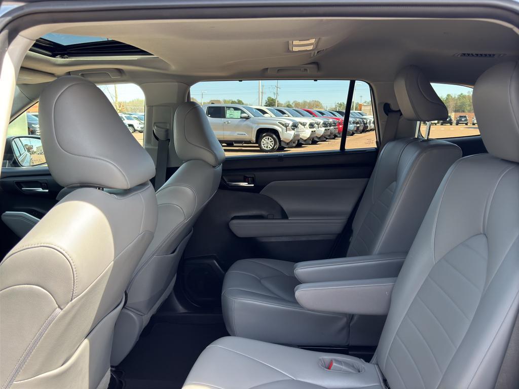 used 2021 Toyota Highlander car, priced at $26,742