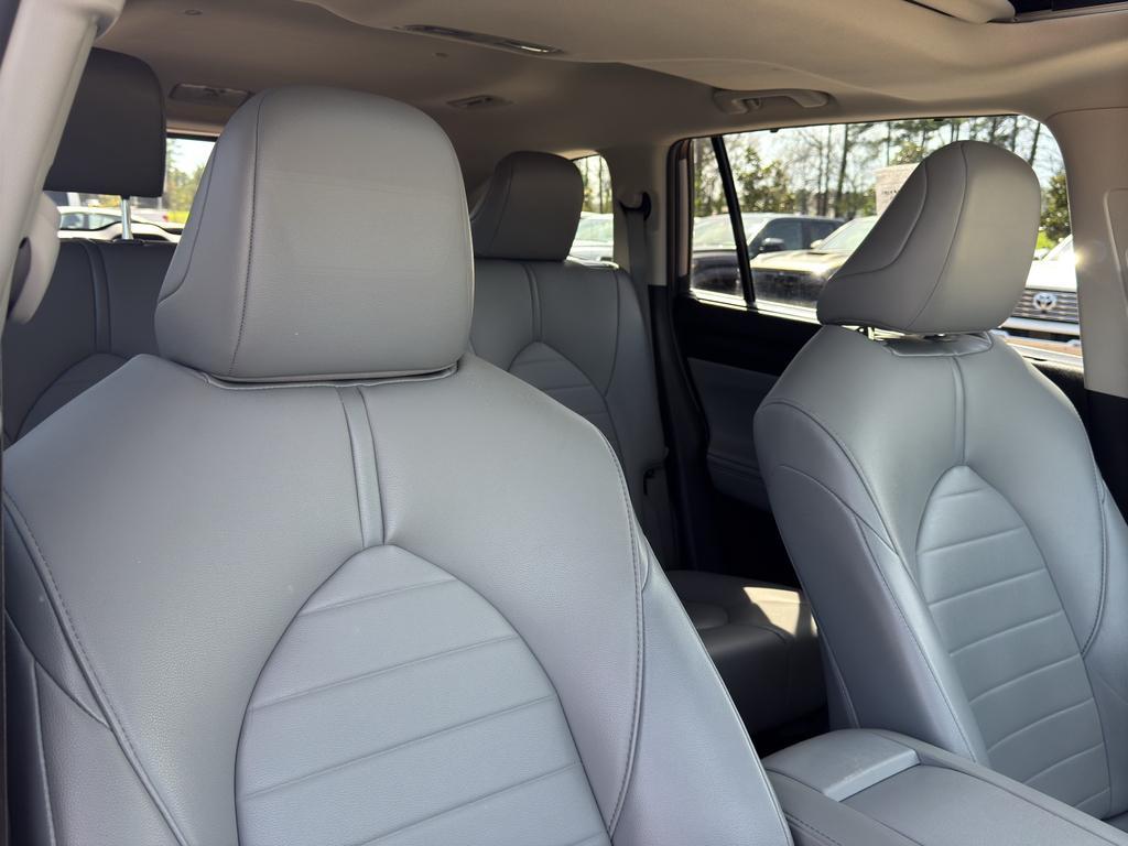 used 2021 Toyota Highlander car, priced at $26,742
