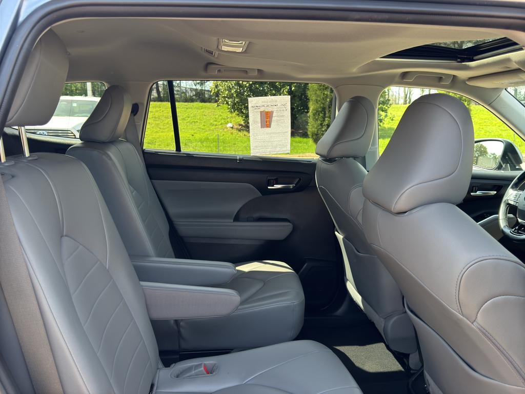 used 2021 Toyota Highlander car, priced at $26,742
