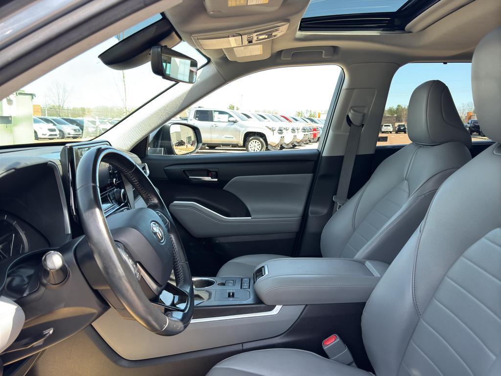 used 2021 Toyota Highlander car, priced at $26,742