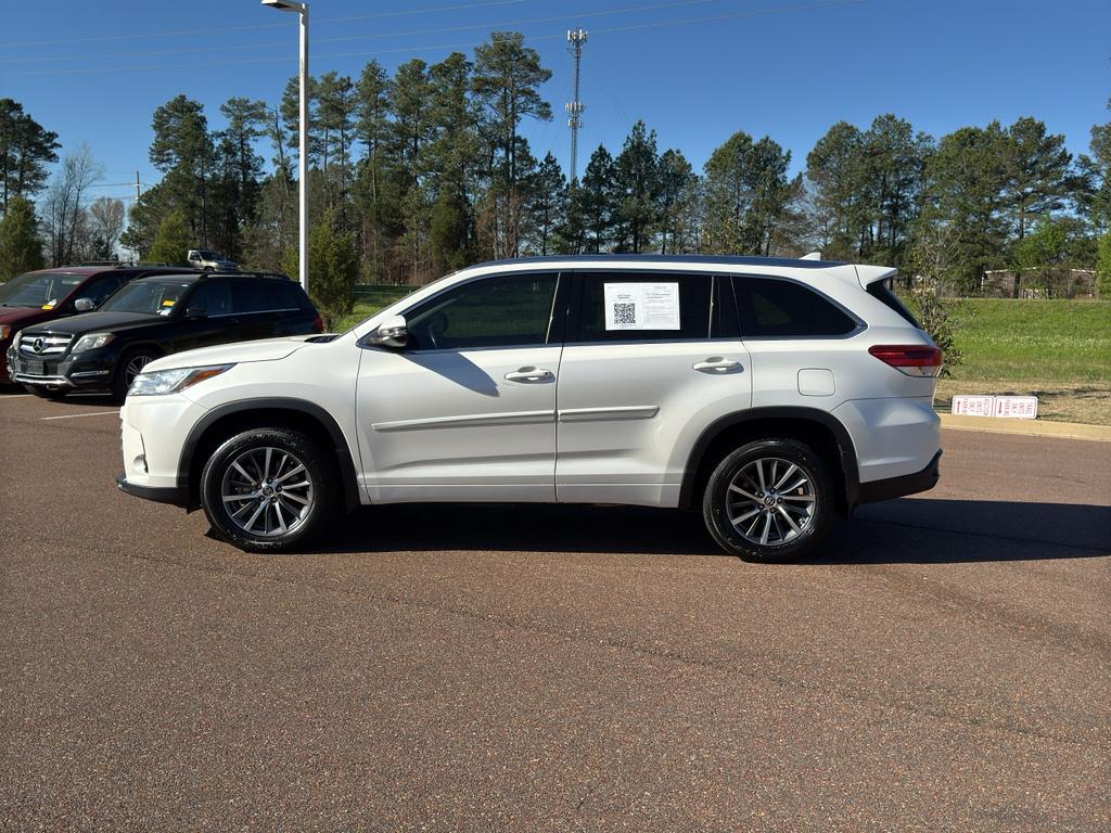 used 2018 Toyota Highlander car, priced at $19,432
