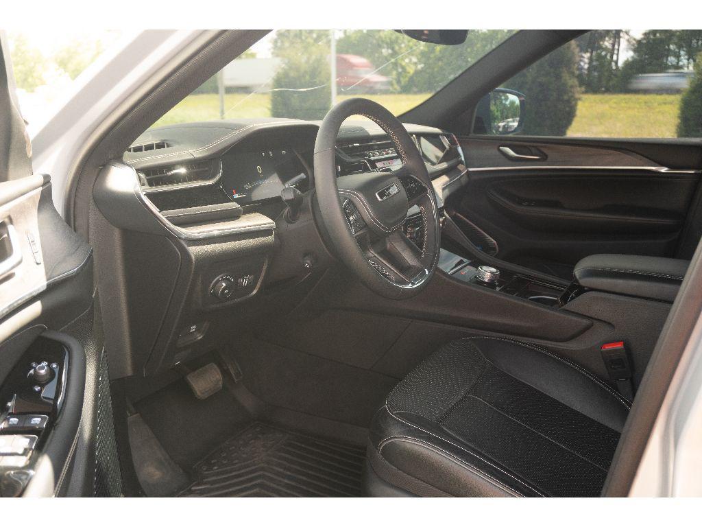 used 2023 Jeep Grand Cherokee car, priced at $34,069