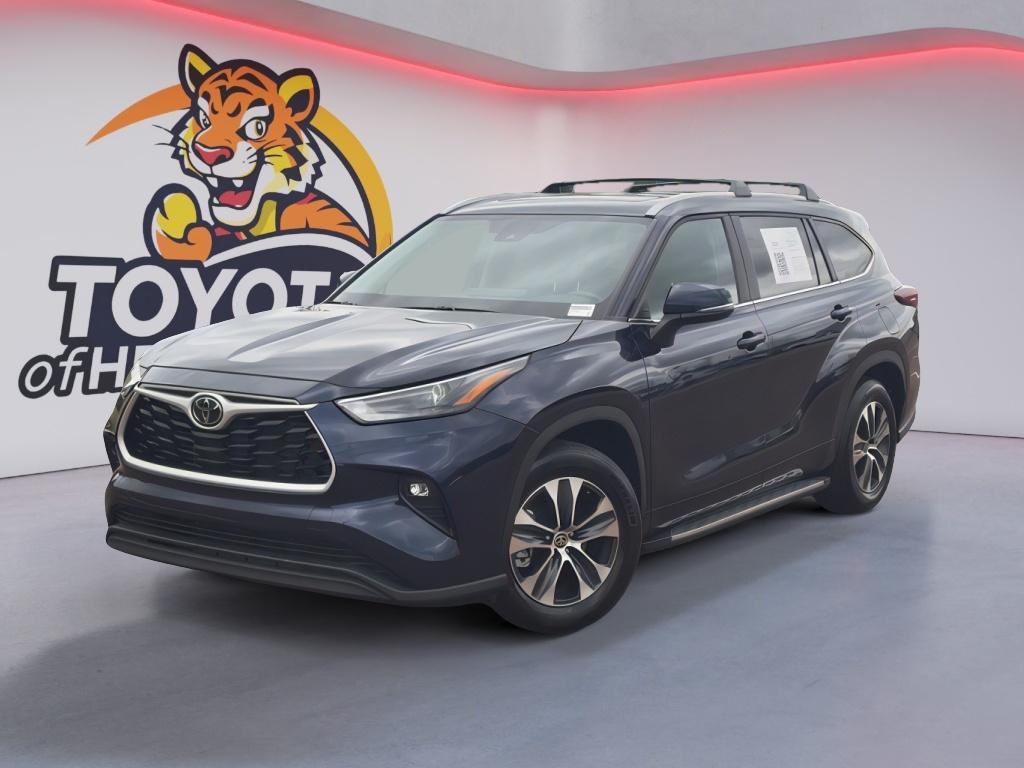 used 2025 Toyota Highlander car, priced at $45,018