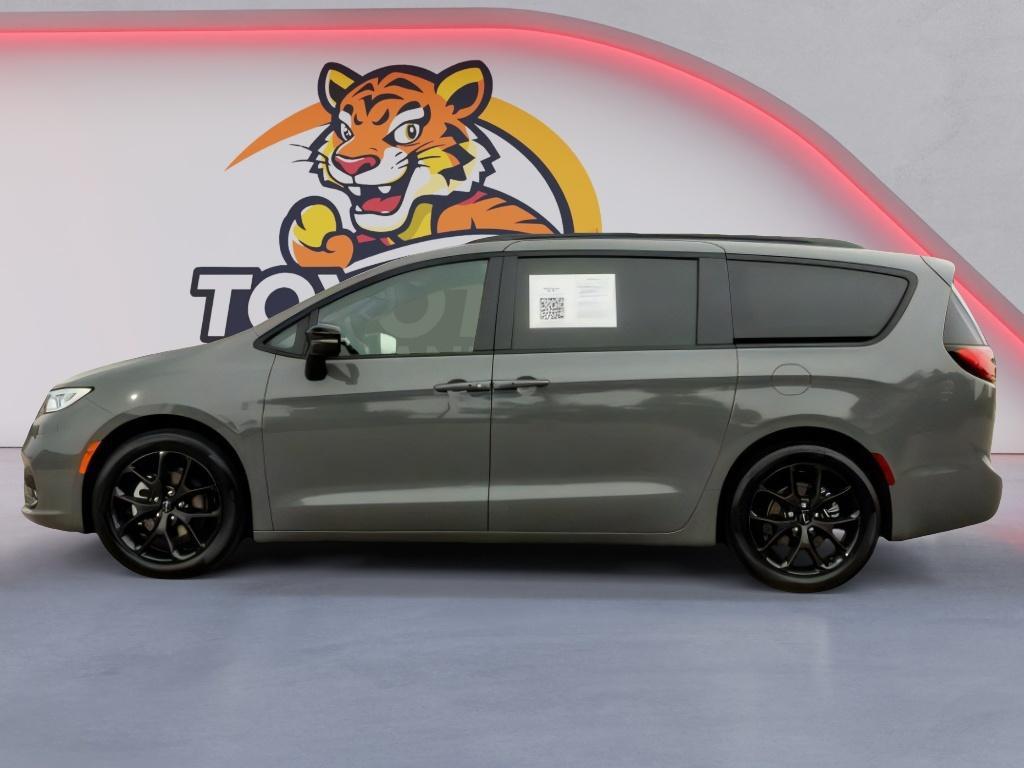 used 2025 Chrysler Pacifica car, priced at $39,191