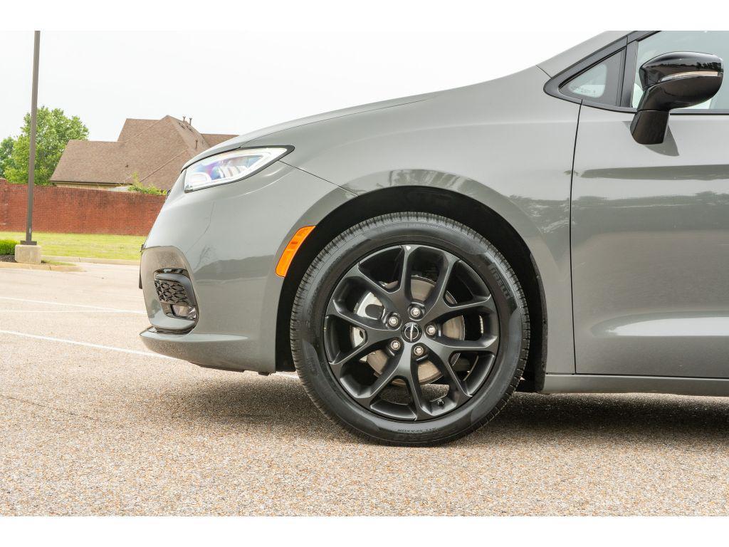 used 2025 Chrysler Pacifica car, priced at $39,191
