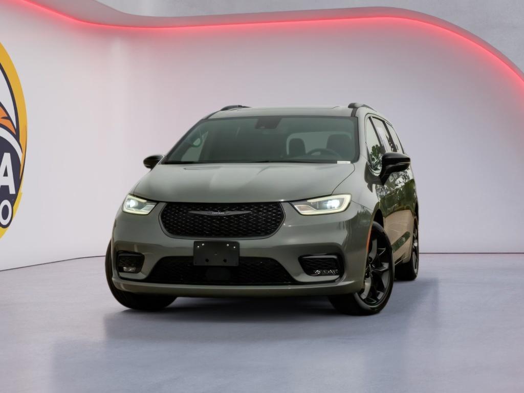 used 2025 Chrysler Pacifica car, priced at $39,191