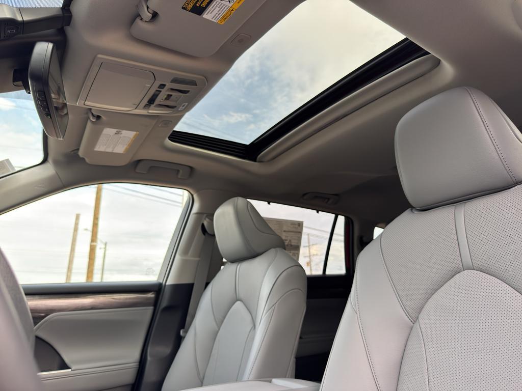 new 2026 Toyota Highlander Hybrid car, priced at $56,502