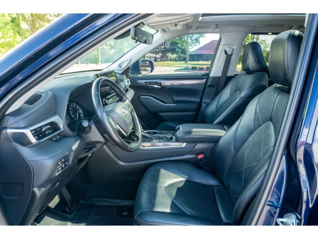 used 2021 Toyota Highlander car, priced at $33,228