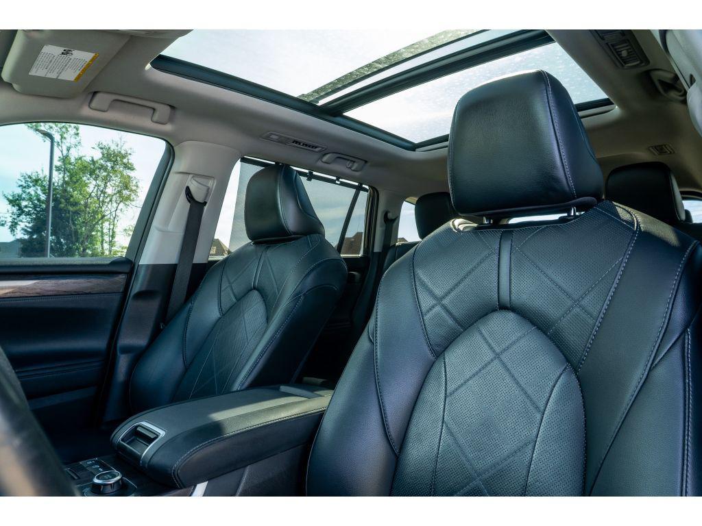 used 2021 Toyota Highlander car, priced at $33,228
