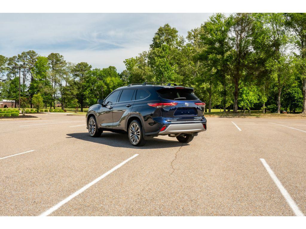 used 2021 Toyota Highlander car, priced at $33,228