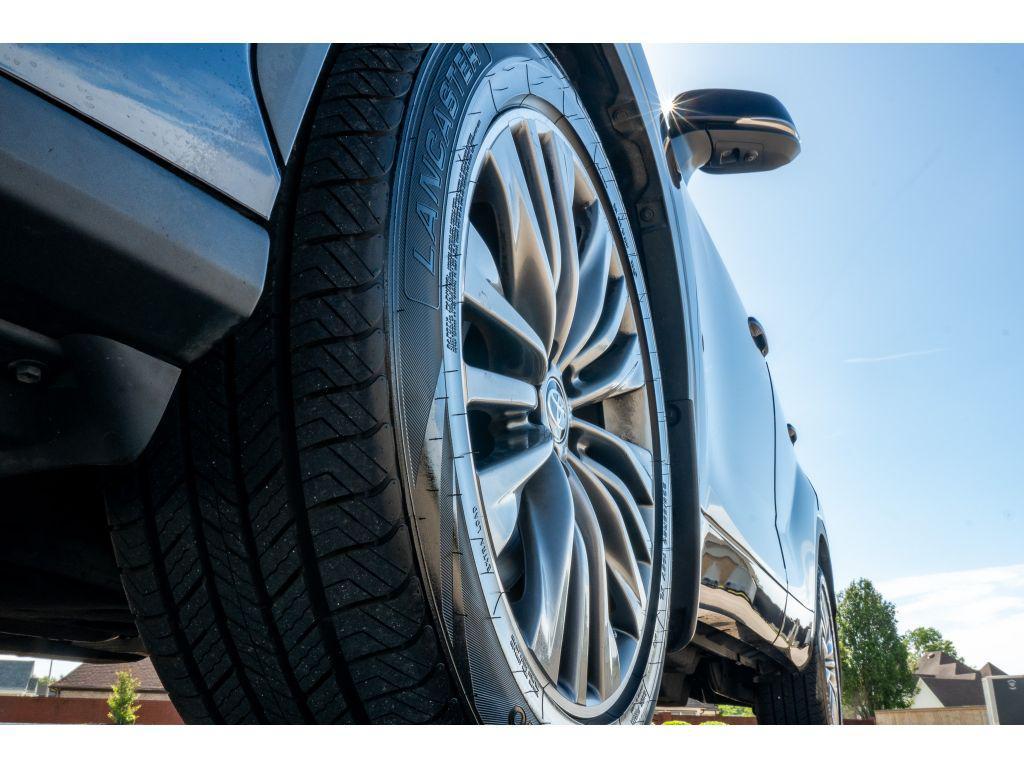 used 2021 Toyota Highlander car, priced at $33,228