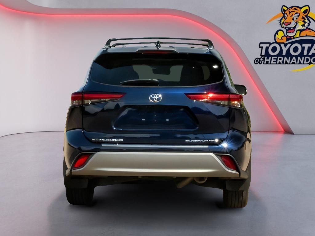 used 2021 Toyota Highlander car, priced at $33,228