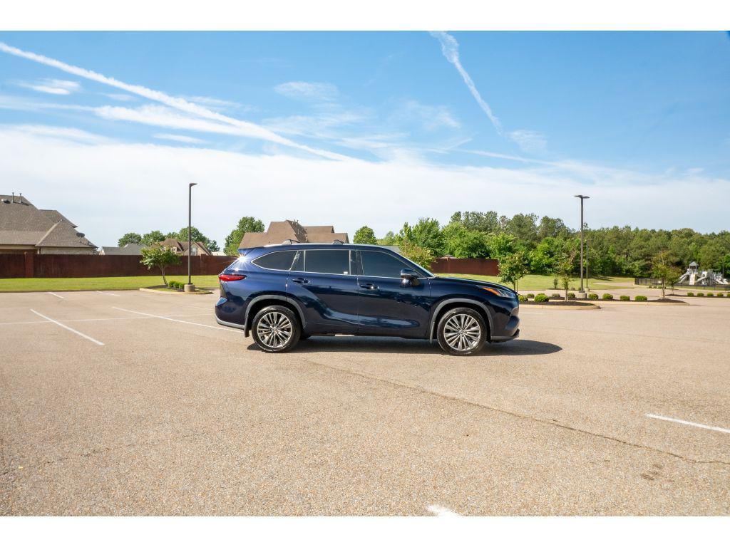 used 2021 Toyota Highlander car, priced at $33,228