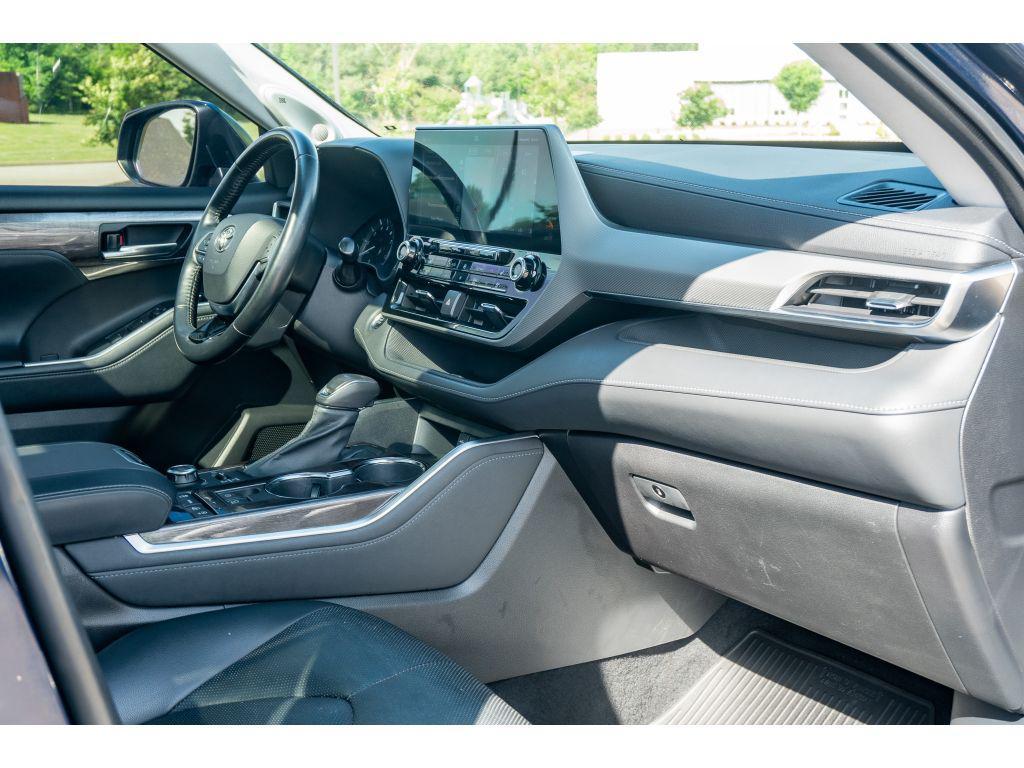used 2021 Toyota Highlander car, priced at $33,228