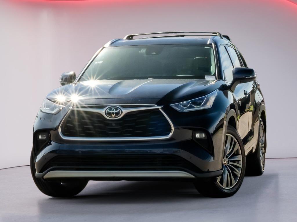 used 2021 Toyota Highlander car, priced at $33,228